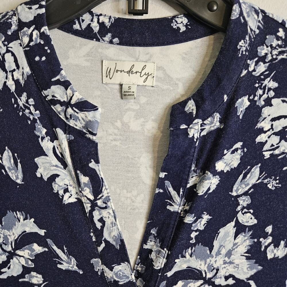 Wonderly Women's S Tiered Tunic Top Blue Floral ButtonDown Short Sleeve V-neck - Picture 5 of 8